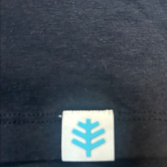 NWT Black Long Sleeve UPF50 Coolibar Shirt with Tiger Graphic - Picture 5 of 5